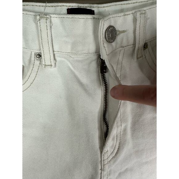 BDG Urban Outfitters White High Rise Cheeky Shorts Cut Off Raw Hem Size 25 - Picture 4 of 7